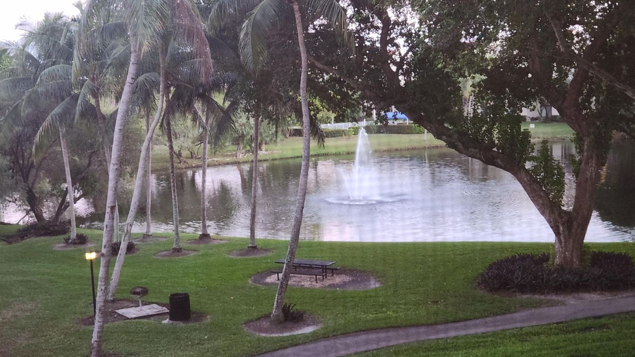 待售: $319,900 (2 贝兹, 2 浴室, 1160 平方英尺)