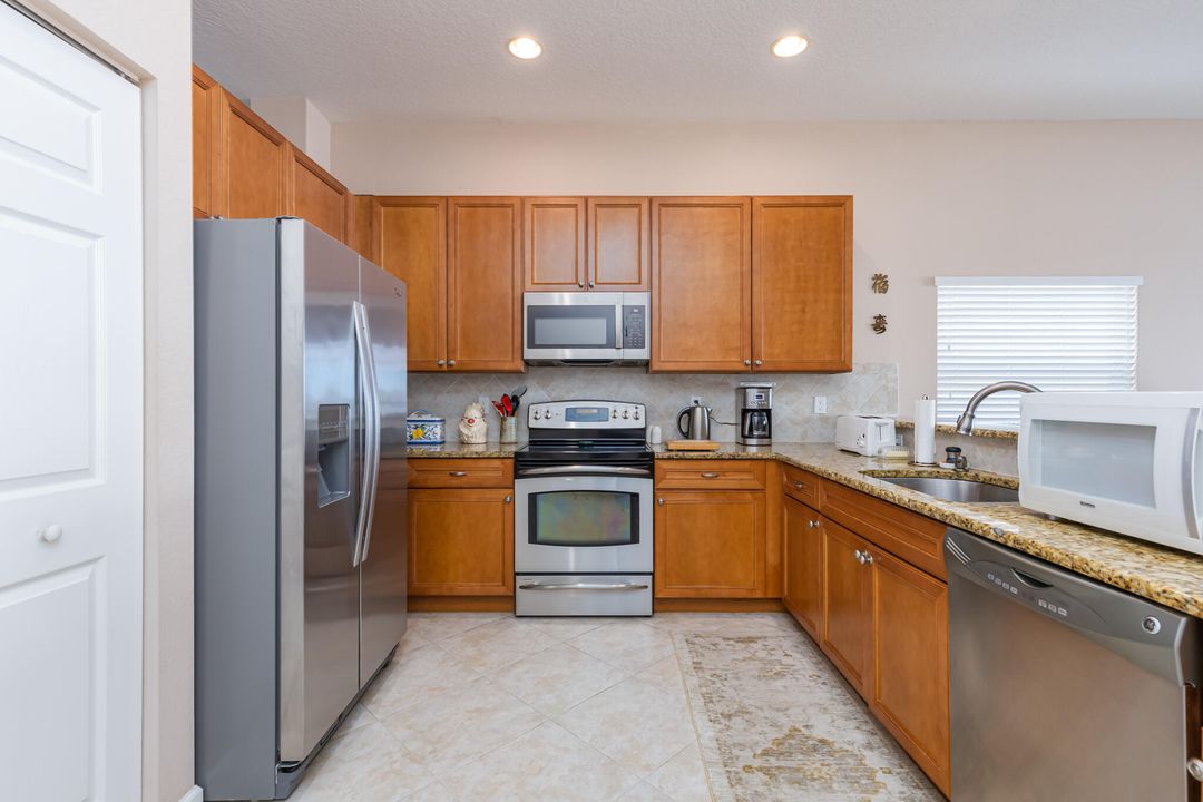 На продажу: $405,000 (4 спален, 3 ванн, 2160 Квадратных фут)