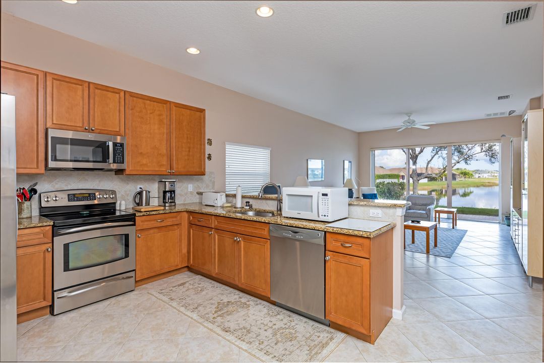 На продажу: $405,000 (4 спален, 3 ванн, 2160 Квадратных фут)