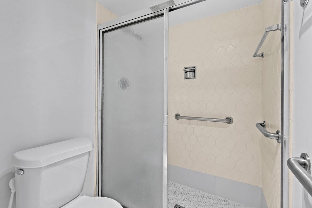 В аренду: $2,350 (2 спален, 2 ванн, 1294 Квадратных фут)