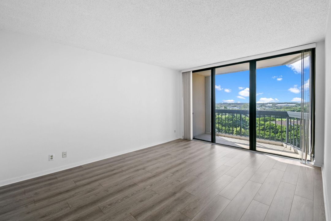 В аренду: $2,350 (2 спален, 2 ванн, 1294 Квадратных фут)