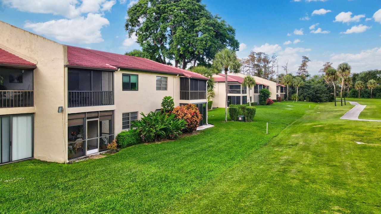 For Sale: $260,000 (2 beds, 2 baths, 1216 Square Feet)