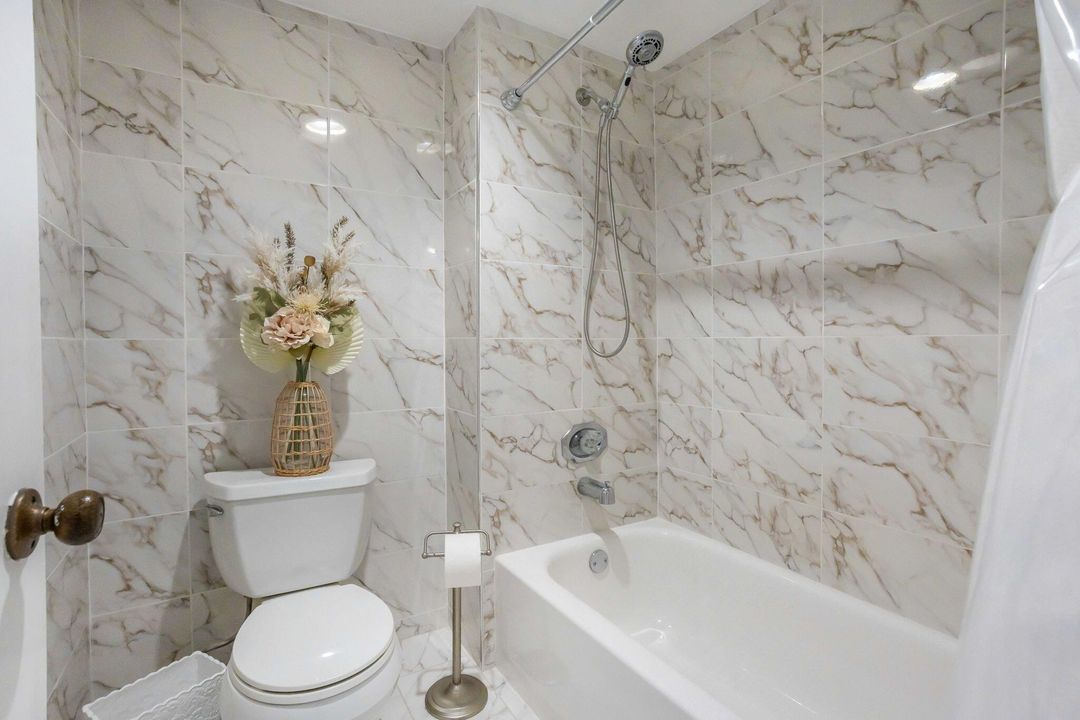 For Sale: $260,000 (2 beds, 2 baths, 1216 Square Feet)