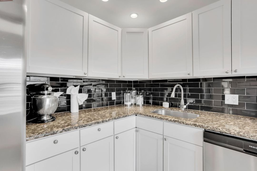 For Sale: $260,000 (2 beds, 2 baths, 1216 Square Feet)