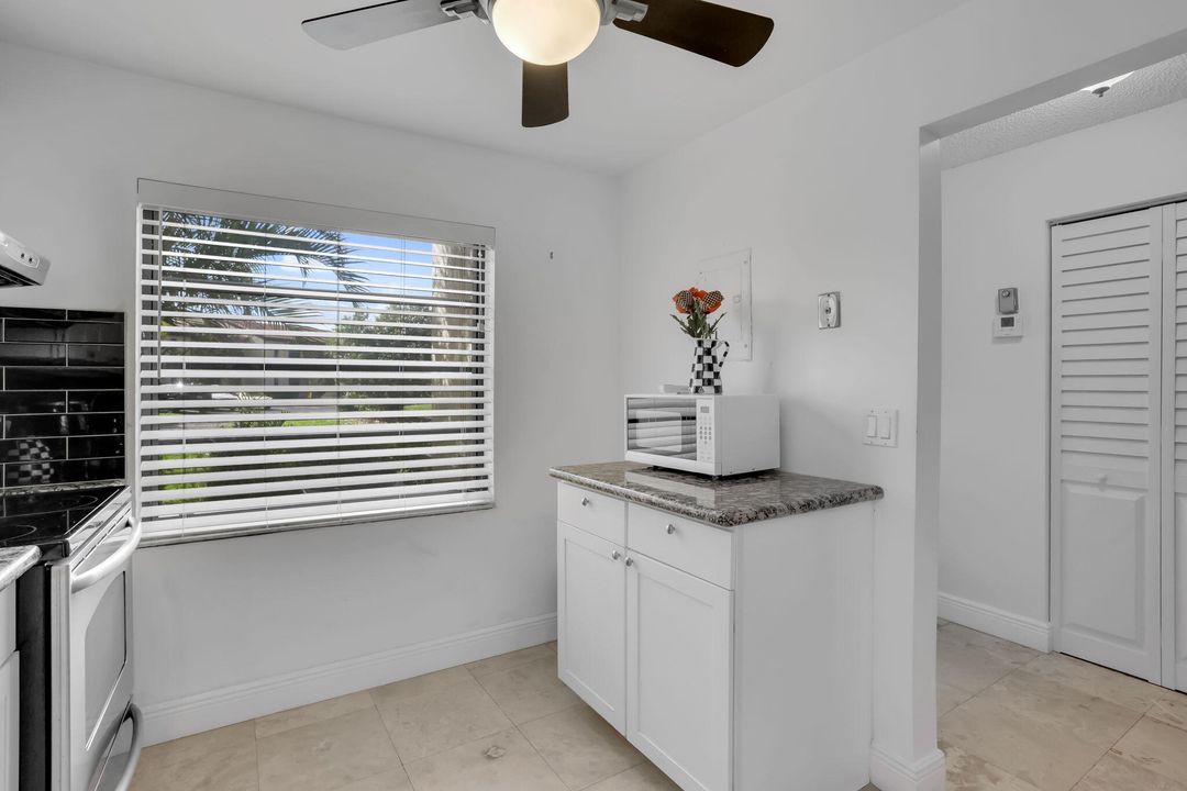For Sale: $260,000 (2 beds, 2 baths, 1216 Square Feet)
