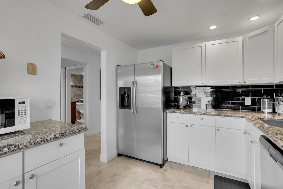 For Sale: $260,000 (2 beds, 2 baths, 1216 Square Feet)