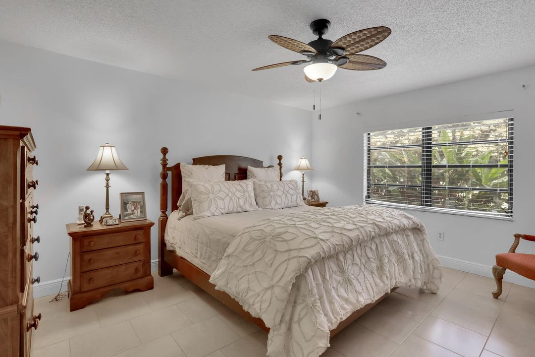 For Sale: $260,000 (2 beds, 2 baths, 1216 Square Feet)