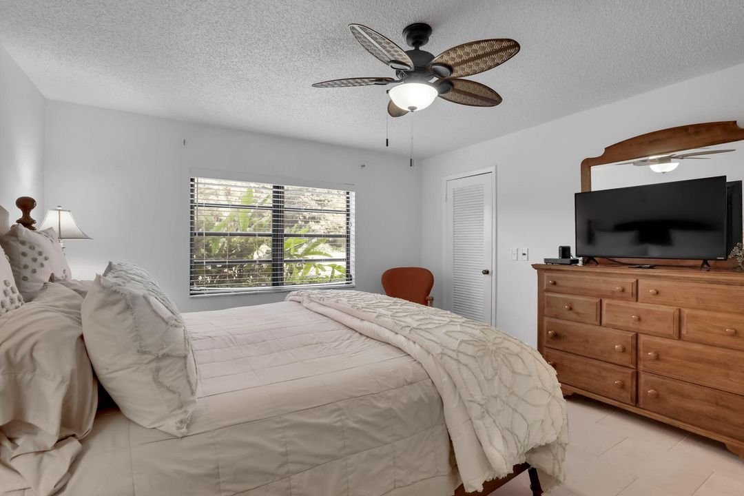 For Sale: $260,000 (2 beds, 2 baths, 1216 Square Feet)