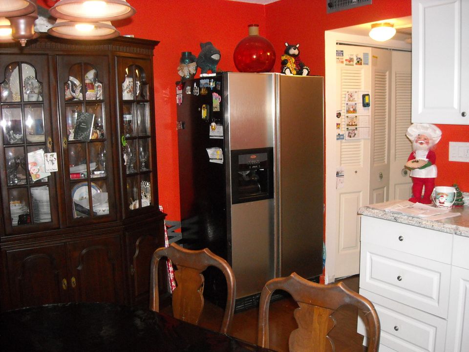 For Sale: $109,000 (1 beds, 1 baths, 684 Square Feet)