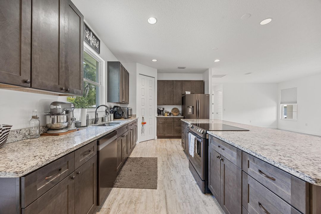 На продажу: $875,000 (3 спален, 2 ванн, 1800 Квадратных фут)