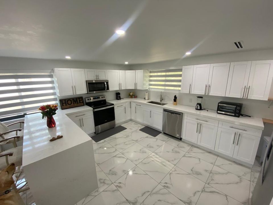 В аренду: $2,300 (1 спален, 1 ванн, 1144 Квадратных фут)