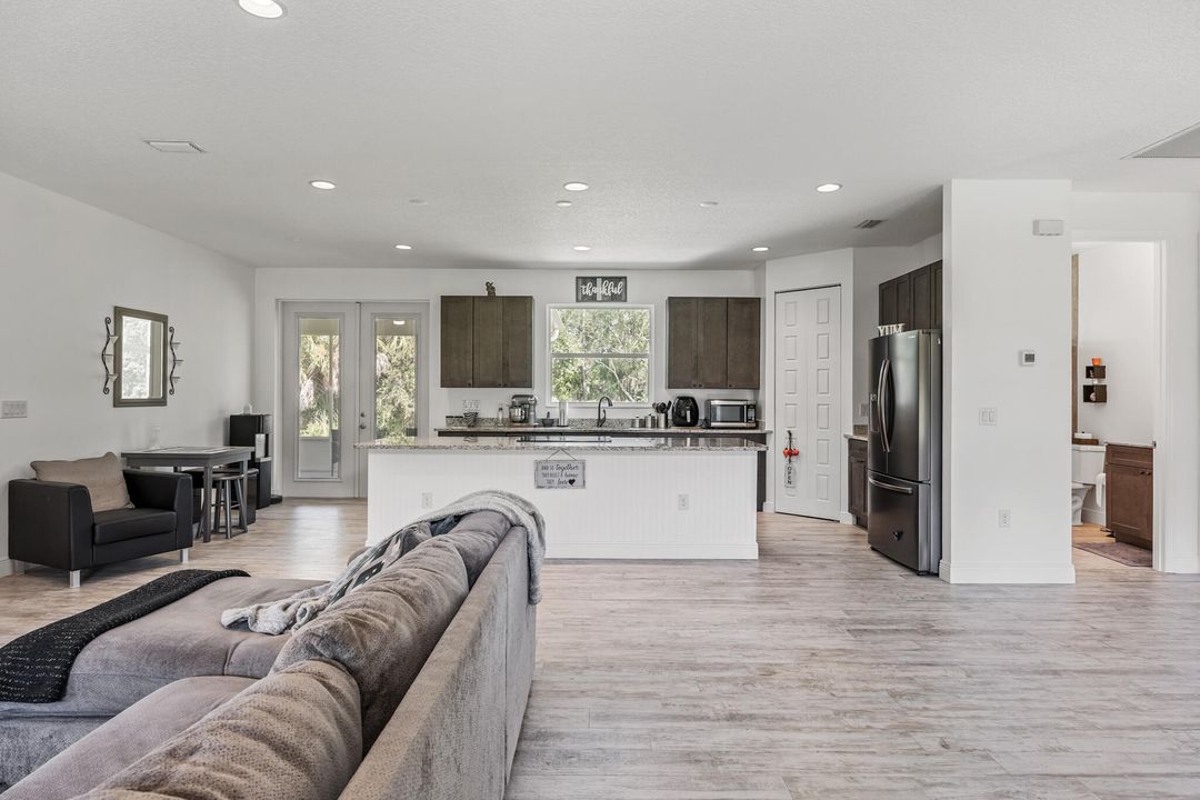 На продажу: $875,000 (3 спален, 2 ванн, 1800 Квадратных фут)