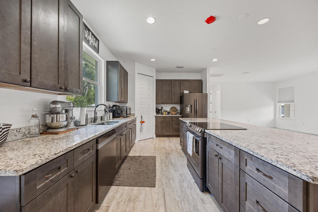 На продажу: $875,000 (3 спален, 2 ванн, 1800 Квадратных фут)