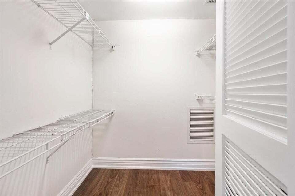 В аренду: $1,800 (2 спален, 1 ванн, 894 Квадратных фут)