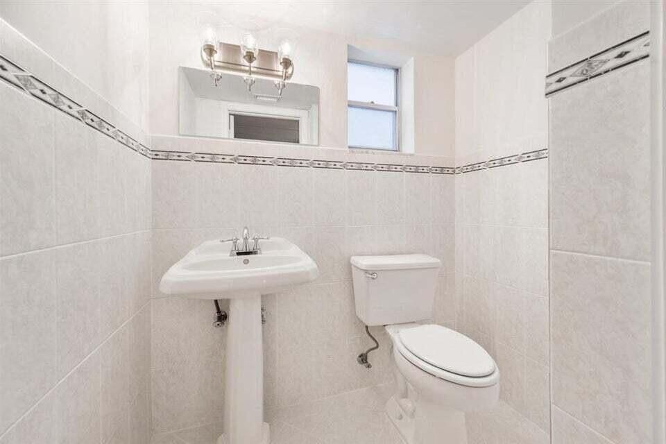 В аренду: $1,800 (2 спален, 1 ванн, 894 Квадратных фут)