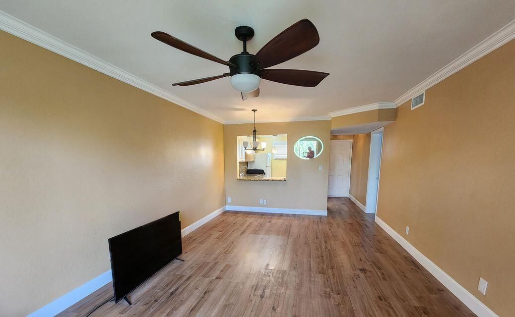 В аренду: $1,800 (2 спален, 1 ванн, 894 Квадратных фут)