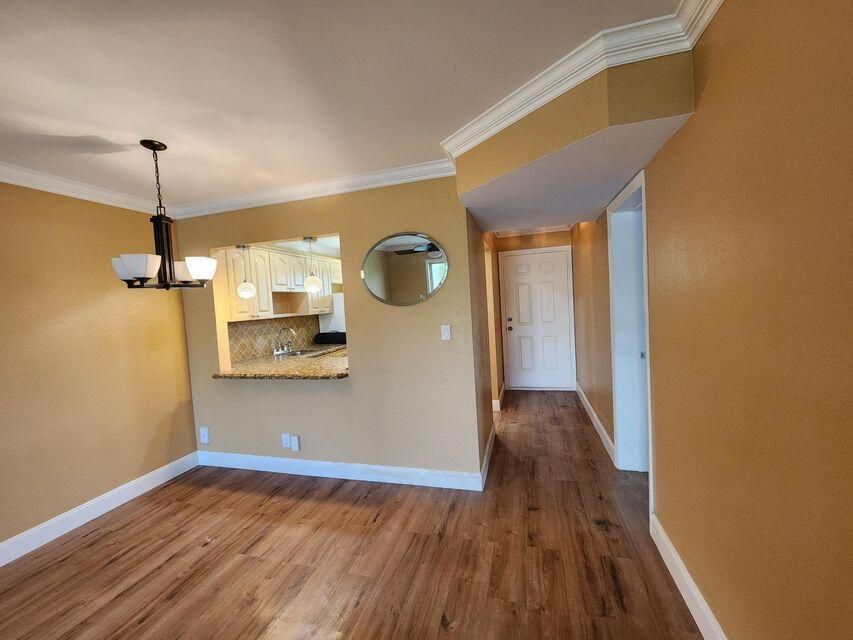 В аренду: $1,800 (2 спален, 1 ванн, 894 Квадратных фут)