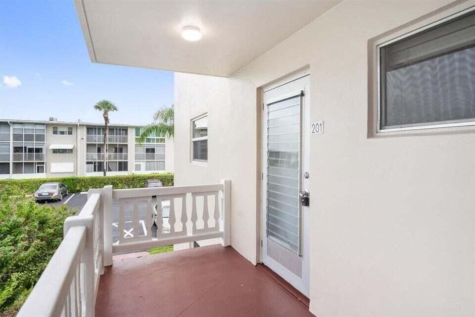 В аренду: $1,800 (2 спален, 1 ванн, 894 Квадратных фут)