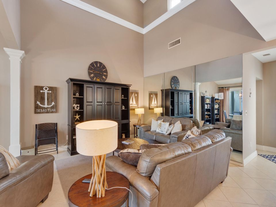 На продажу: $389,000 (2 спален, 2 ванн, 1581 Квадратных фут)