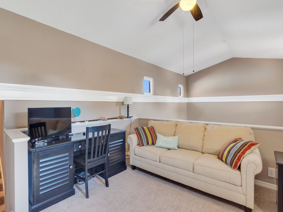 На продажу: $389,000 (2 спален, 2 ванн, 1581 Квадратных фут)