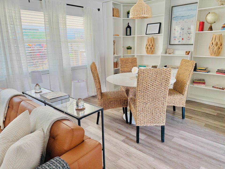 For Rent: $4,500 (2 beds, 2 baths, 1000 Square Feet)