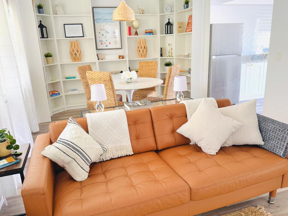 For Rent: $4,500 (2 beds, 2 baths, 1000 Square Feet)