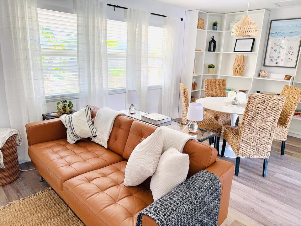 For Rent: $4,500 (2 beds, 2 baths, 1000 Square Feet)