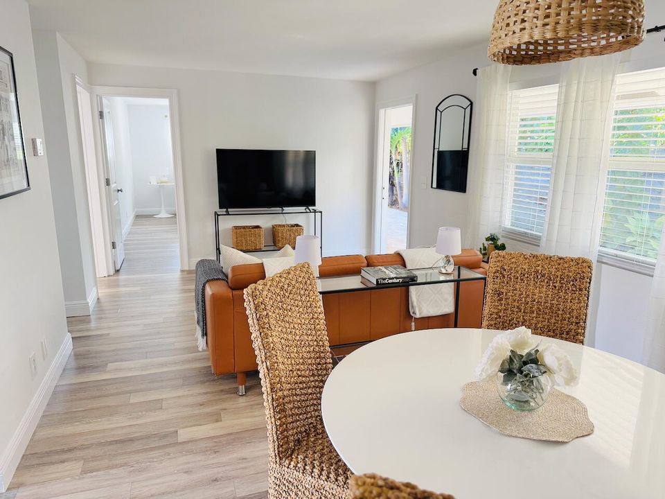 For Rent: $4,500 (2 beds, 2 baths, 1000 Square Feet)