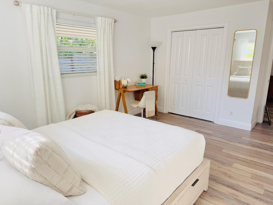 For Rent: $4,500 (2 beds, 2 baths, 1000 Square Feet)