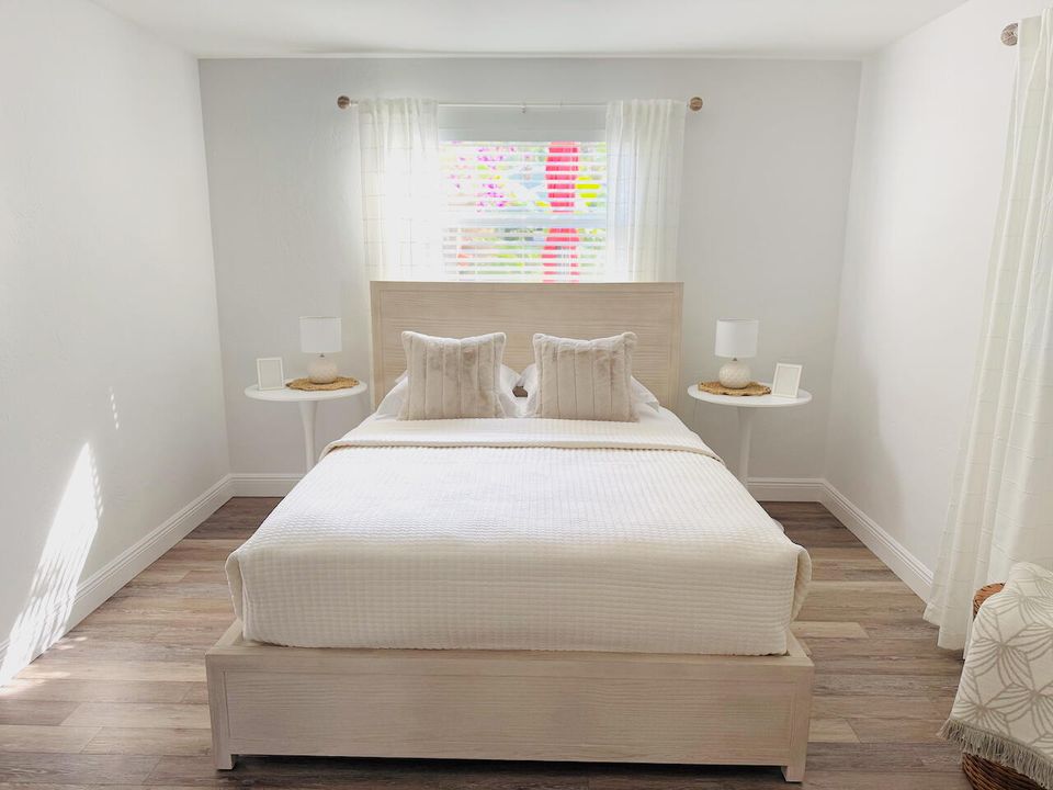 For Rent: $4,500 (2 beds, 2 baths, 1000 Square Feet)