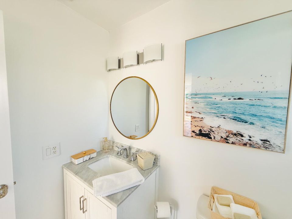 For Rent: $4,500 (2 beds, 2 baths, 1000 Square Feet)