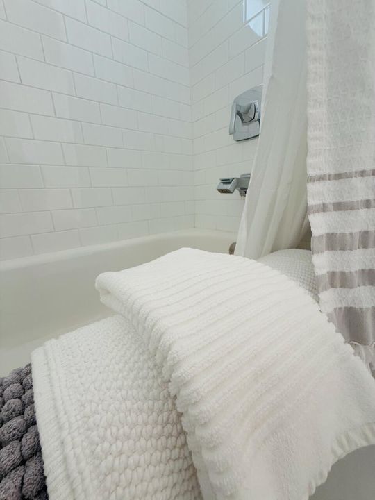 For Rent: $4,500 (2 beds, 2 baths, 1000 Square Feet)