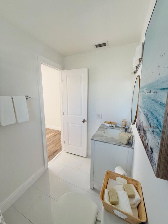 For Rent: $4,500 (2 beds, 2 baths, 1000 Square Feet)