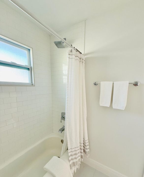 For Rent: $4,500 (2 beds, 2 baths, 1000 Square Feet)