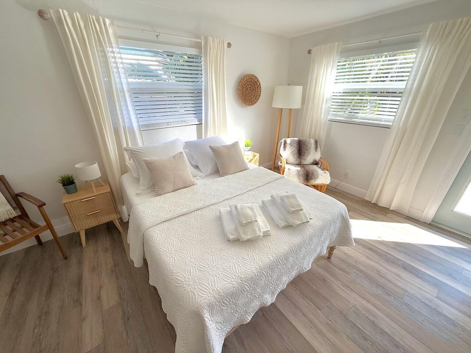 For Rent: $4,500 (2 beds, 2 baths, 1000 Square Feet)