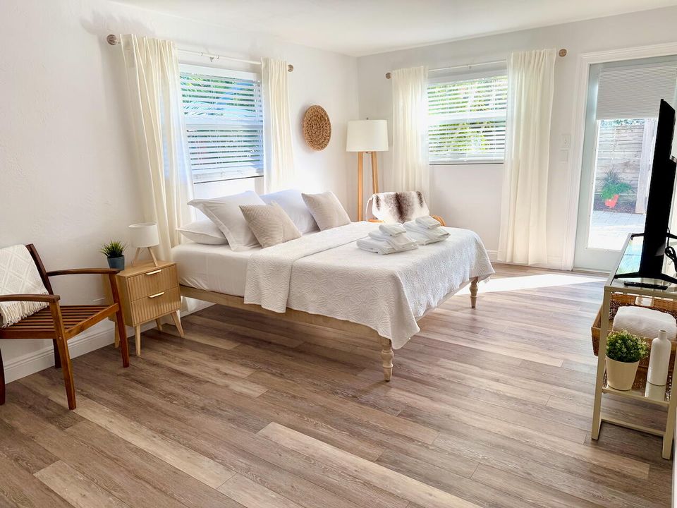 For Rent: $4,500 (2 beds, 2 baths, 1000 Square Feet)