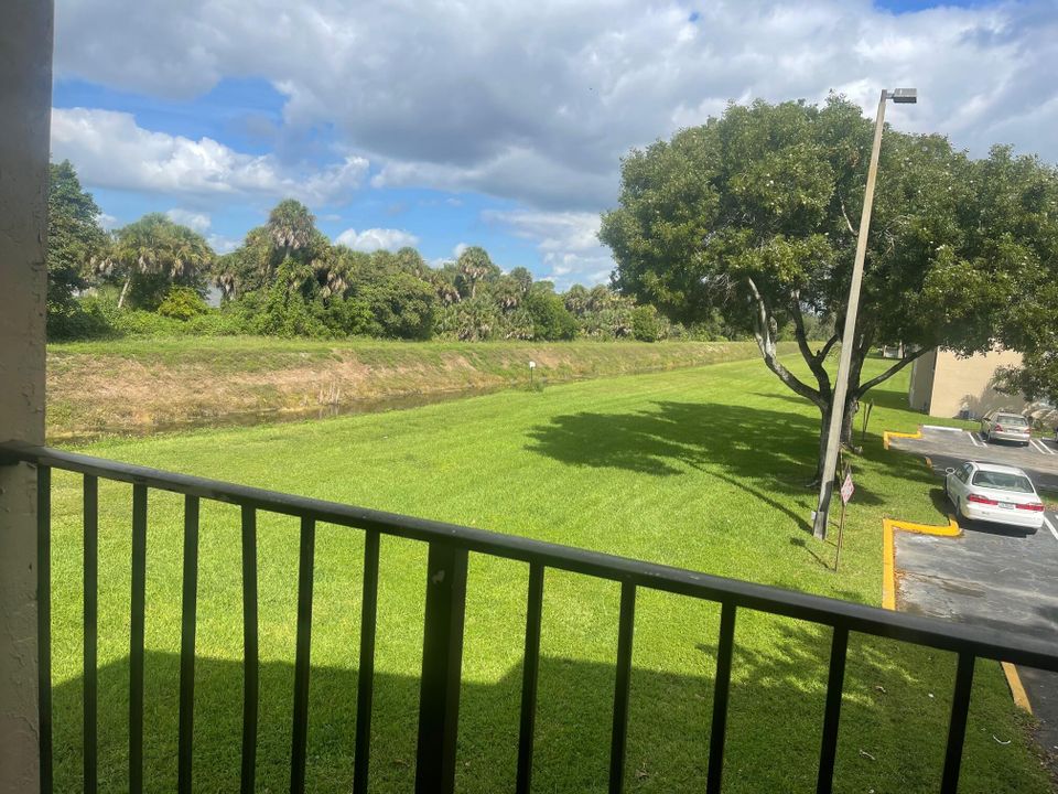 出租: $1,550 (1 贝兹, 1 浴室, 540 平方英尺)