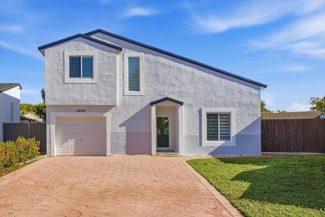 For Sale: $569,900 (3 beds, 2 baths, 1425 Square Feet)