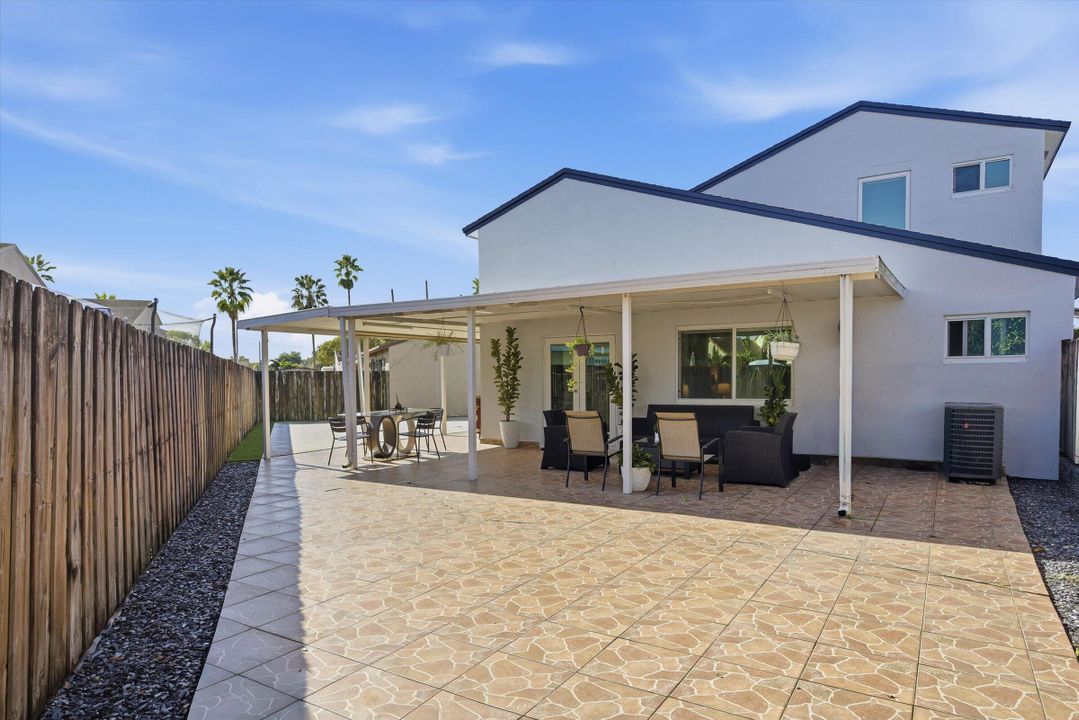 For Sale: $569,900 (3 beds, 2 baths, 1425 Square Feet)