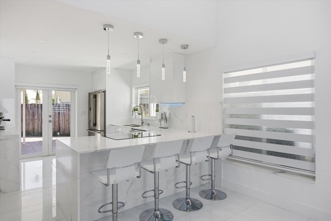 For Sale: $569,900 (3 beds, 2 baths, 1425 Square Feet)