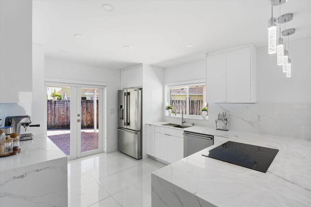 For Sale: $569,900 (3 beds, 2 baths, 1425 Square Feet)