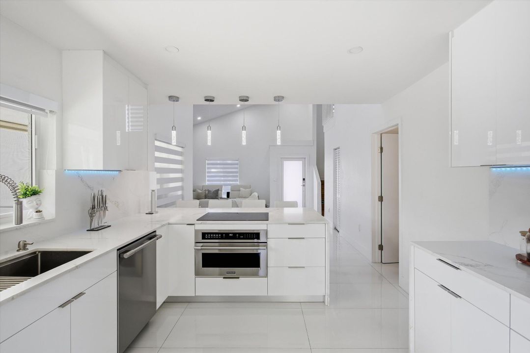 For Sale: $569,900 (3 beds, 2 baths, 1425 Square Feet)