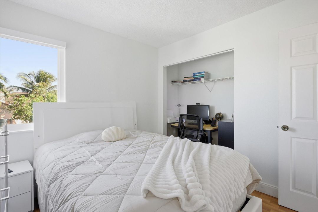 For Sale: $569,900 (3 beds, 2 baths, 1425 Square Feet)