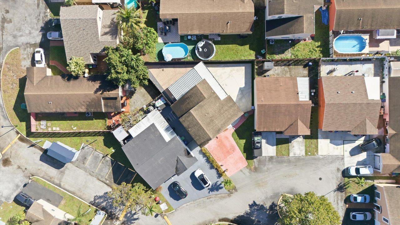 For Sale: $569,900 (3 beds, 2 baths, 1425 Square Feet)