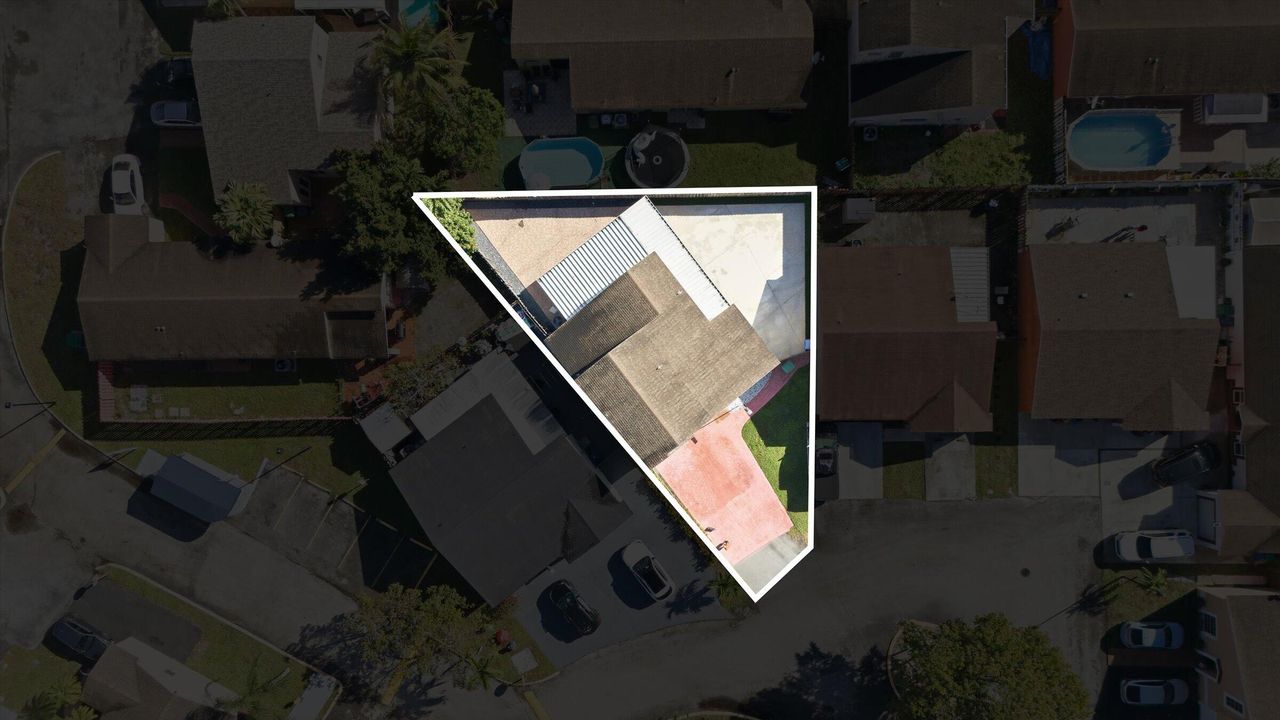 For Sale: $569,900 (3 beds, 2 baths, 1425 Square Feet)