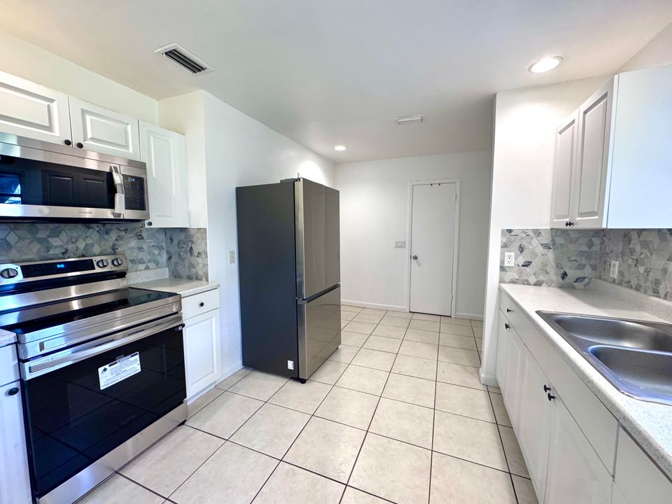 出租: $2,400 (2 贝兹, 2 浴室, 1004 平方英尺)