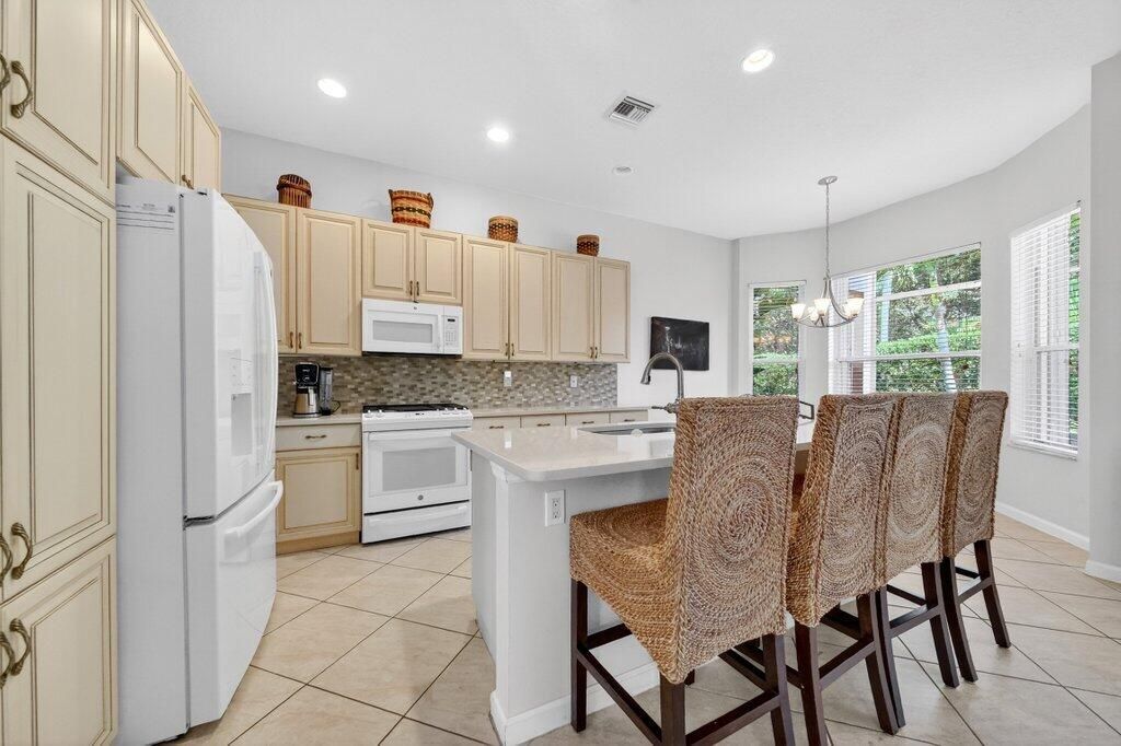 待售: $365,000 (2 贝兹, 2 浴室, 2080 平方英尺)