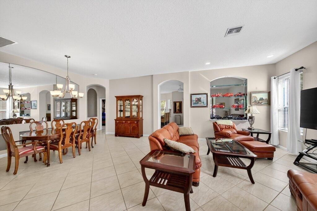 待售: $365,000 (2 贝兹, 2 浴室, 2080 平方英尺)