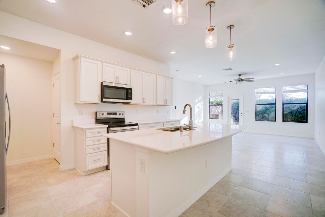 出租: $3,100 (3 贝兹, 2 浴室, 1612 平方英尺)