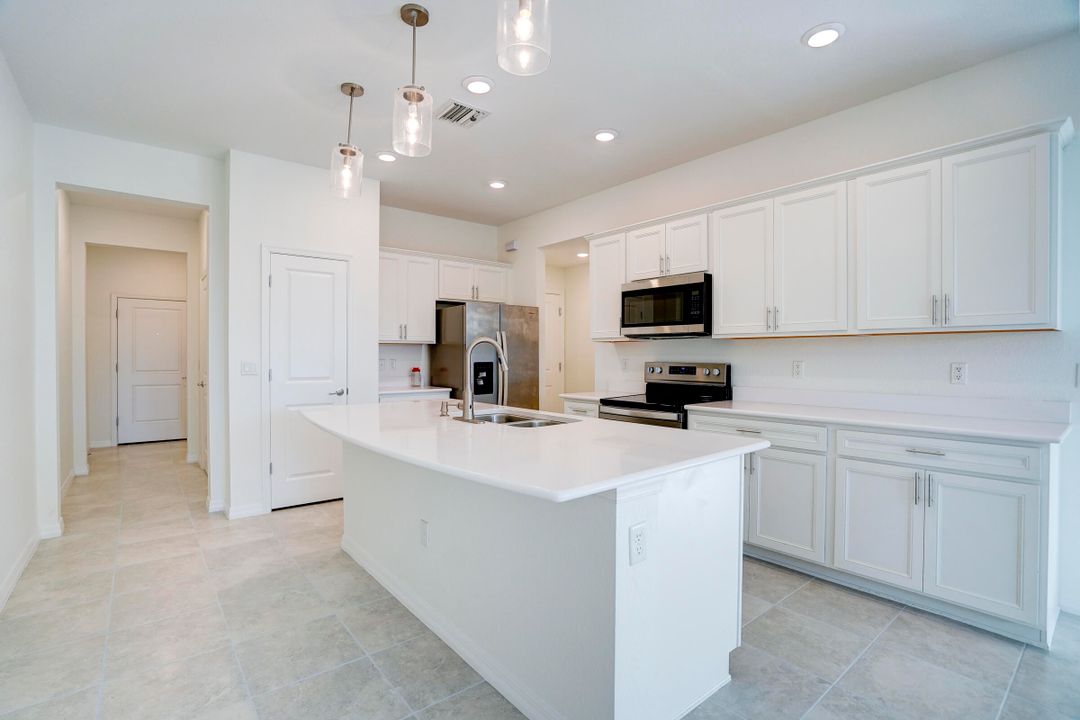 出租: $3,100 (3 贝兹, 2 浴室, 1612 平方英尺)